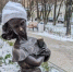 Забота вологжан: горожане утепляют бронзовые скульптуры зимой - ProGorod35.Ru