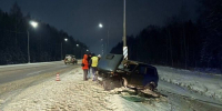 Еще один автомобиль врезался в опору ЛЭП под Вологдой, но обошлось без жертв - Вологда-поиск