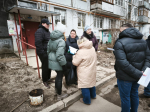 Депутат Наталья Малованина взяла на контроль ремонт двора в Вологде