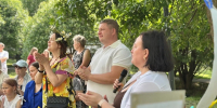 В Вологде отпраздновали День семьи, любви и верности в «Библиотечном саду» - Вологда.РФ