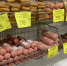 Подруга-продавец раскрыла - зачем люди берут в "Светофоре" по 10-20 палок колбасы и по 20 килограммов сосисок - ProGorod35.Ru