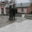 У Городского Дворца культуры в Вологде создают тематическую фотозону со скульптурой «Свадьба» - OnlineVologda.Ru