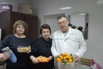 Забота в каждой мандаринке: партийцы порадовали пациентов в Бабаевском округе.